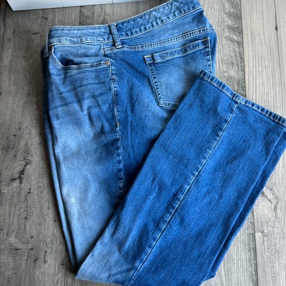 Torrid Denim Jeans Distress Straight leg 18R - Picture 2 of 12